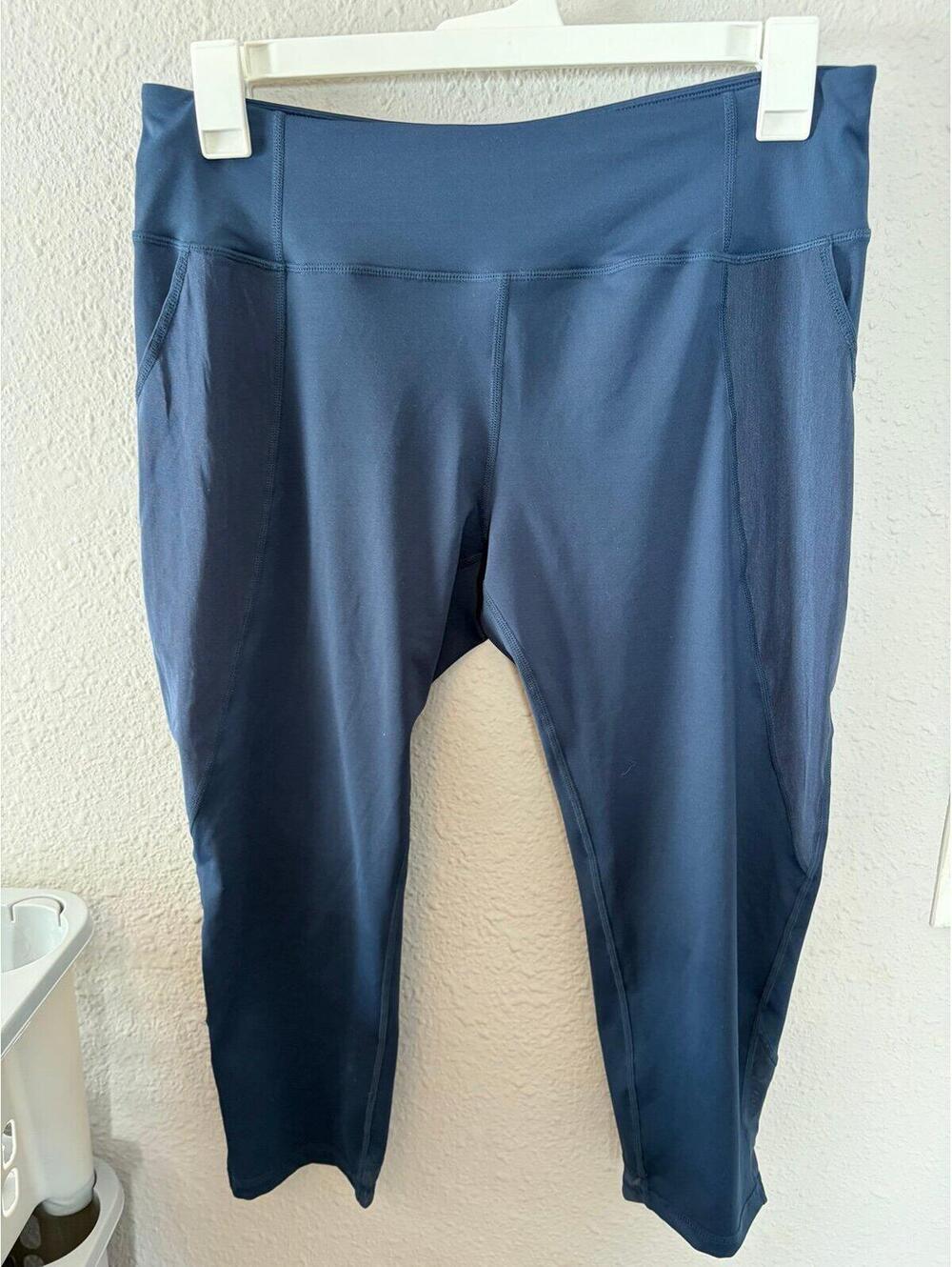 Ruby Ribbon blue cropped leggings size XL. Side pocket